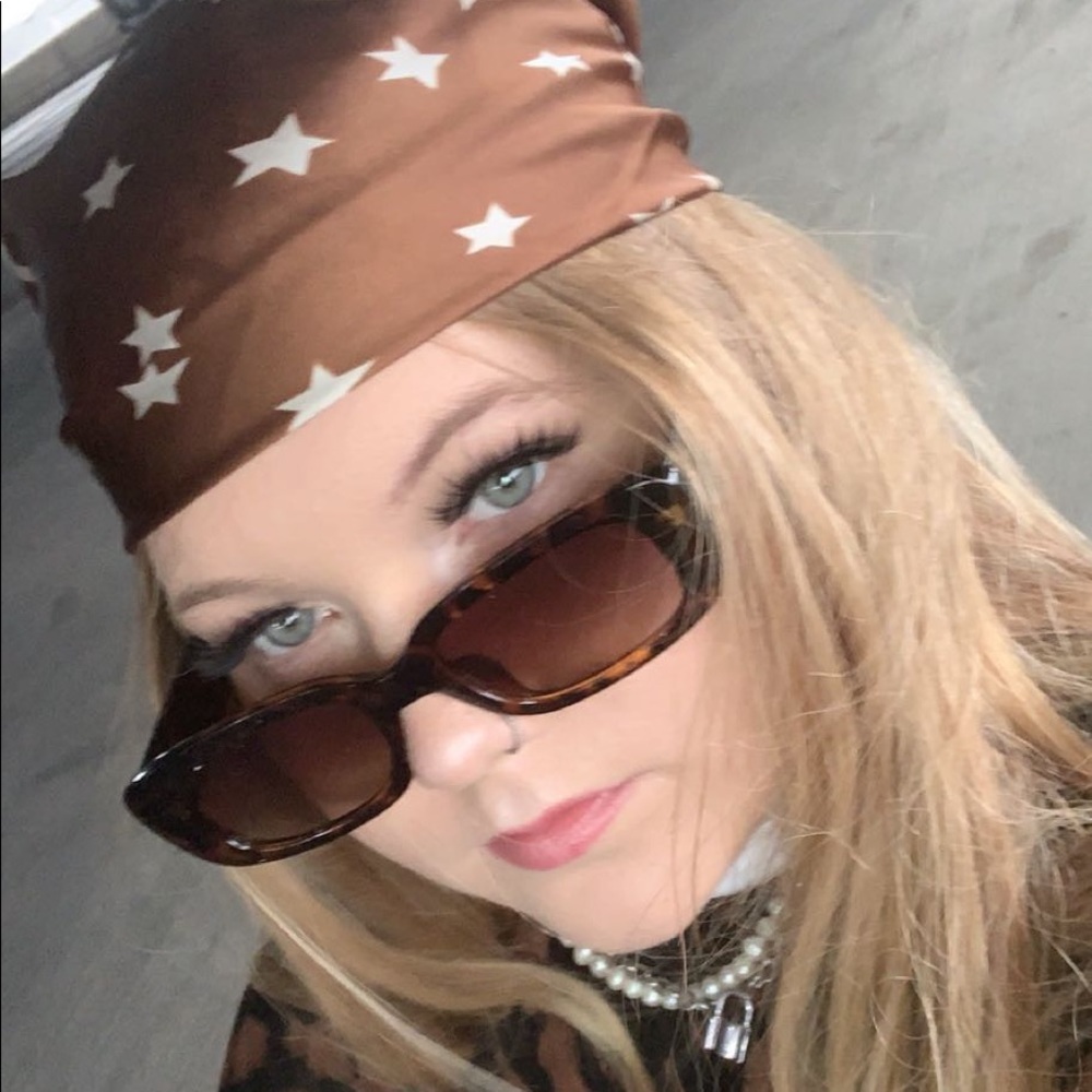 Meet your Posher, Raven